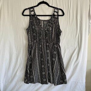 Miss Daisy Black & White Tribal Print Dress | Sleeveless Size L